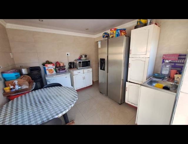 6 BEDROOM HOUSE FOR SALE IN UMLAZI M